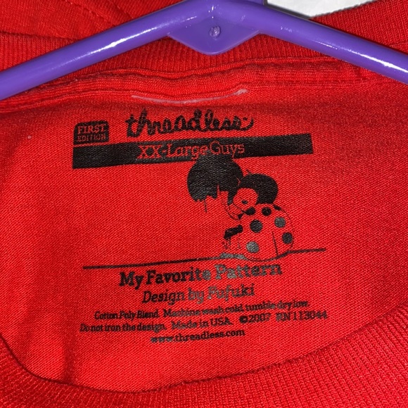 Threadless T-shirt 2007 - Ladybug painting dots “my favorite pattern” by Pufuki - Picture 4 of 4
